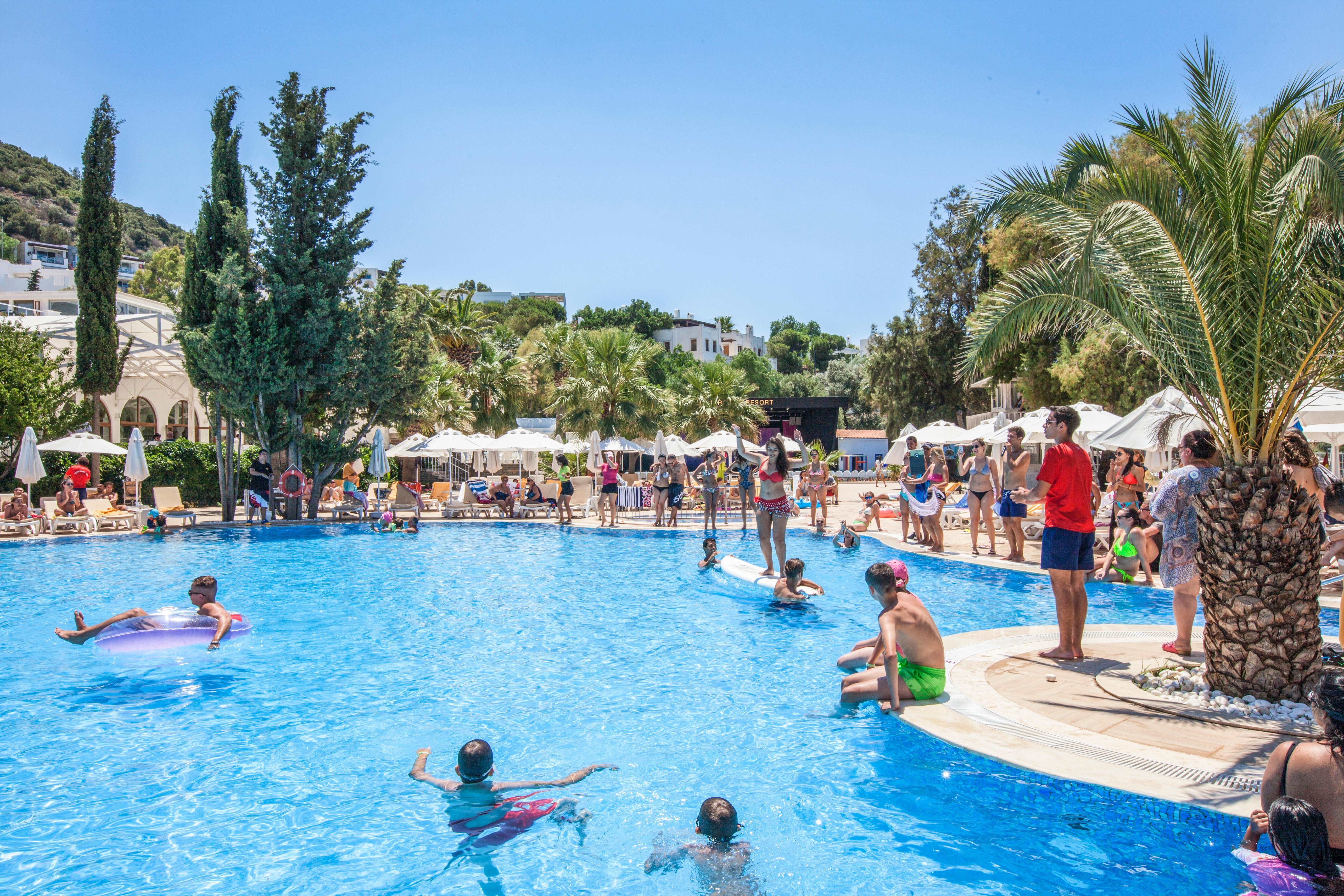 博德鲁姆拉布蓝达tmt度假村 外观 照片 A swimming pool in a hotel in Turkey