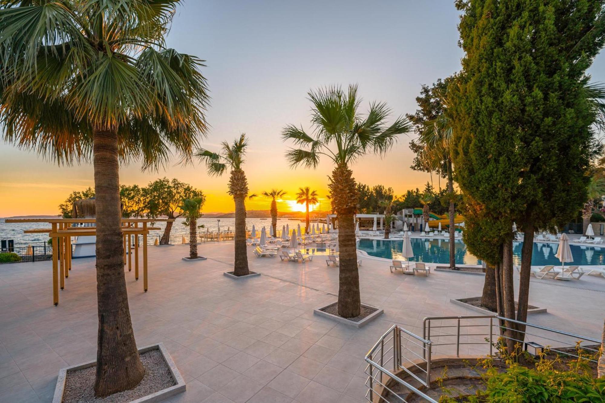 博德鲁姆拉布蓝达tmt度假村 外观 照片 Sunset at the beach of the hotel