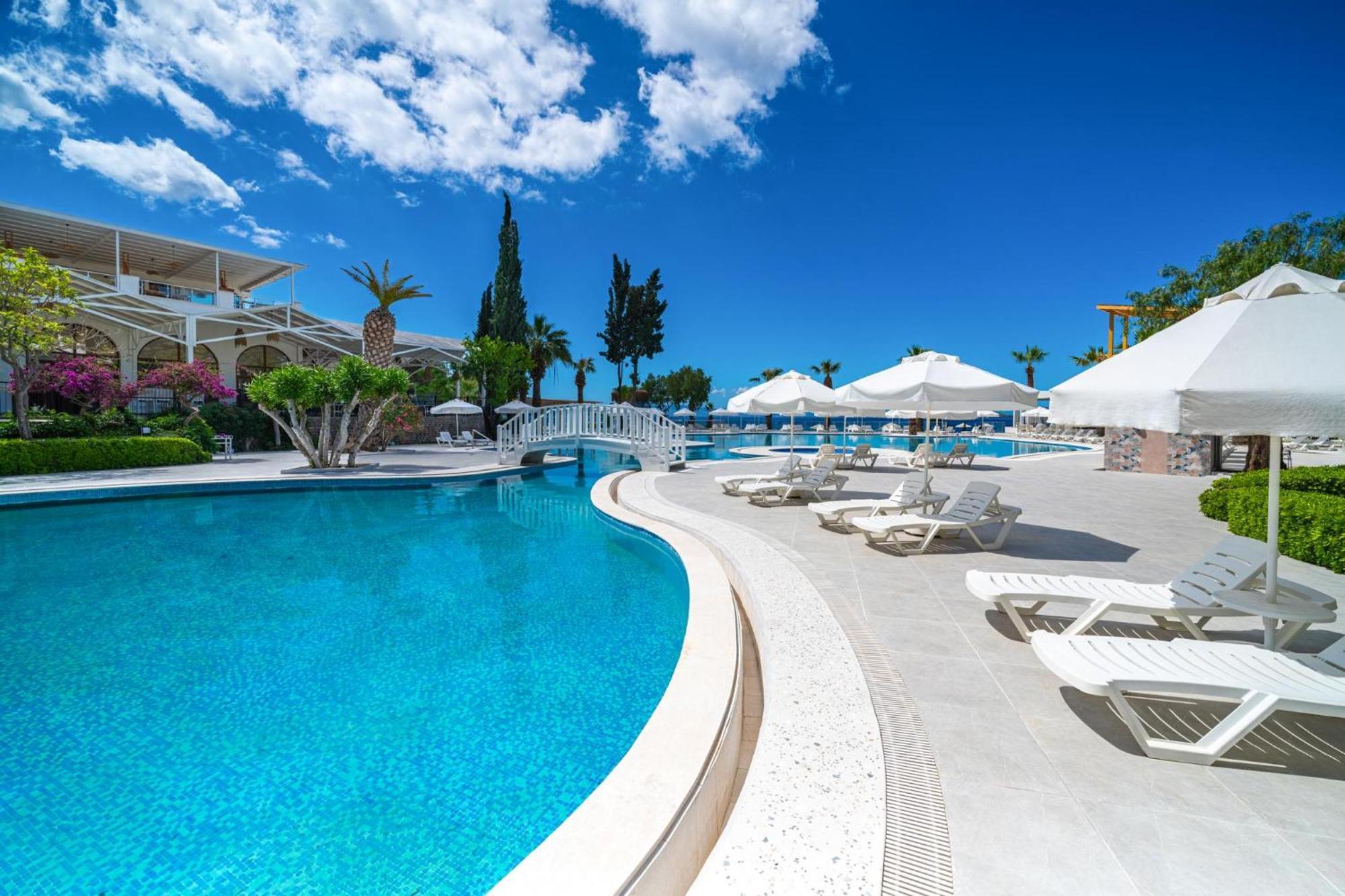 博德鲁姆拉布蓝达tmt度假村 外观 照片 Pool at the hotel